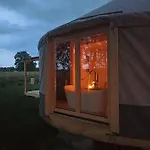 Роскошный шатер Jurty Glamping Гостынин