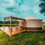 Jurty Glamping Luxe tent *
