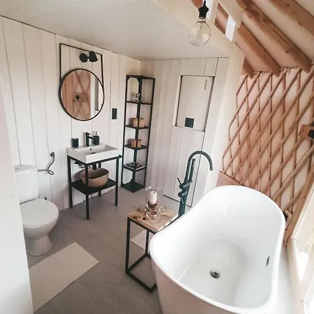 Jurty Glamping אוהל מפואר גוסטנין