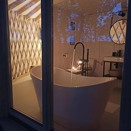 Jurty Glamping אוהל מפואר *