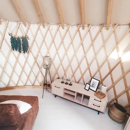 Jurty Glamping אוהל מפואר גוסטנין