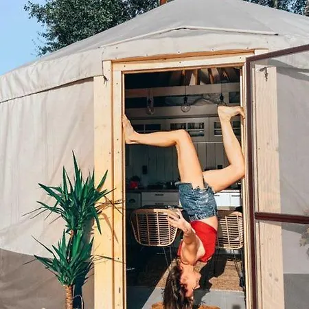 Jurty Glamping * גוסטנין