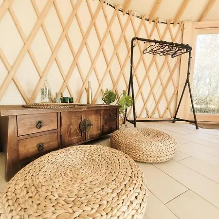 אוהל מפואר Jurty Glamping *