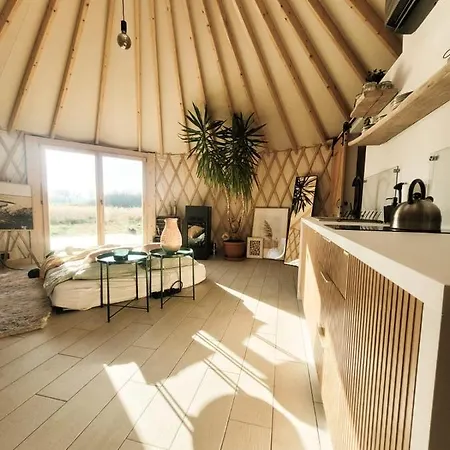 Jurty Glamping 고스티닌
