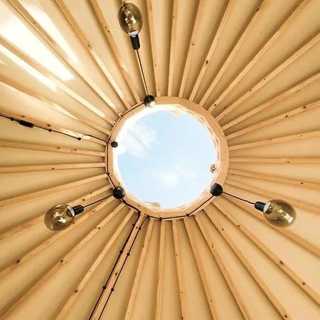 Jurty Glamping * גוסטנין