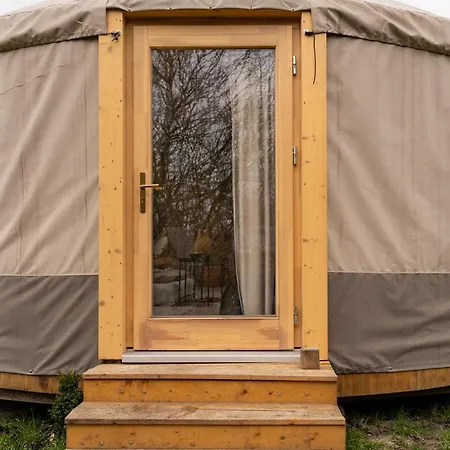 Jurty Glamping * 戈斯蒂宁
