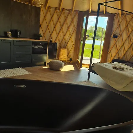 럭셔리텐트 Jurty Glamping 고스티닌