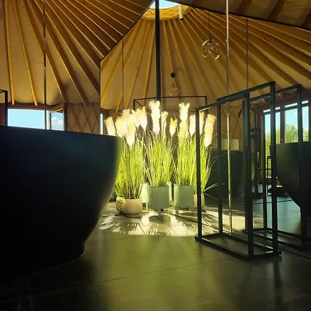 Jurty Glamping 戈斯蒂宁