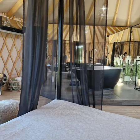 Jurty Glamping * 고스티닌