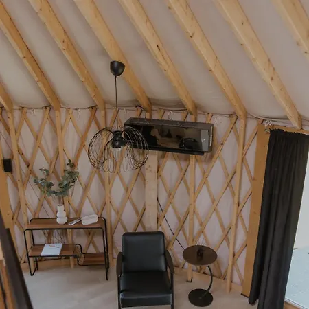 Jurty Glamping אוהל מפואר *