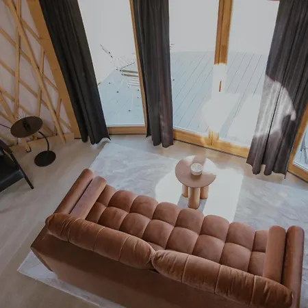 Jurty Glamping גוסטנין