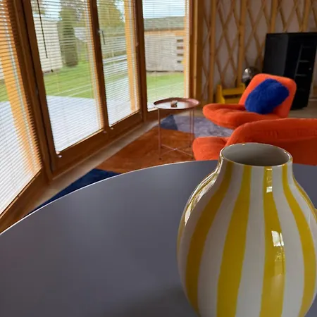 אוהל מפואר Jurty Glamping גוסטנין